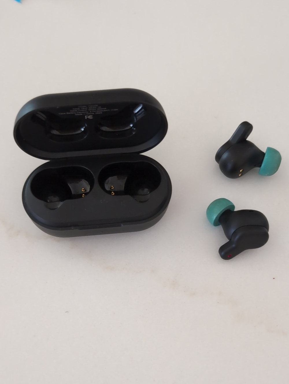 Heyday True Wireless Bluetooth Earbuds with Charging Case - Black with Teal Tips